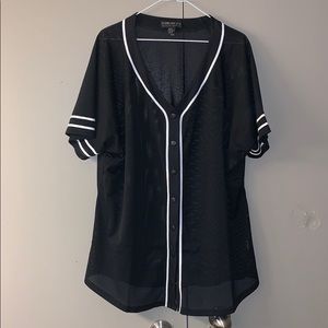 Forever 21 black baseball jersey